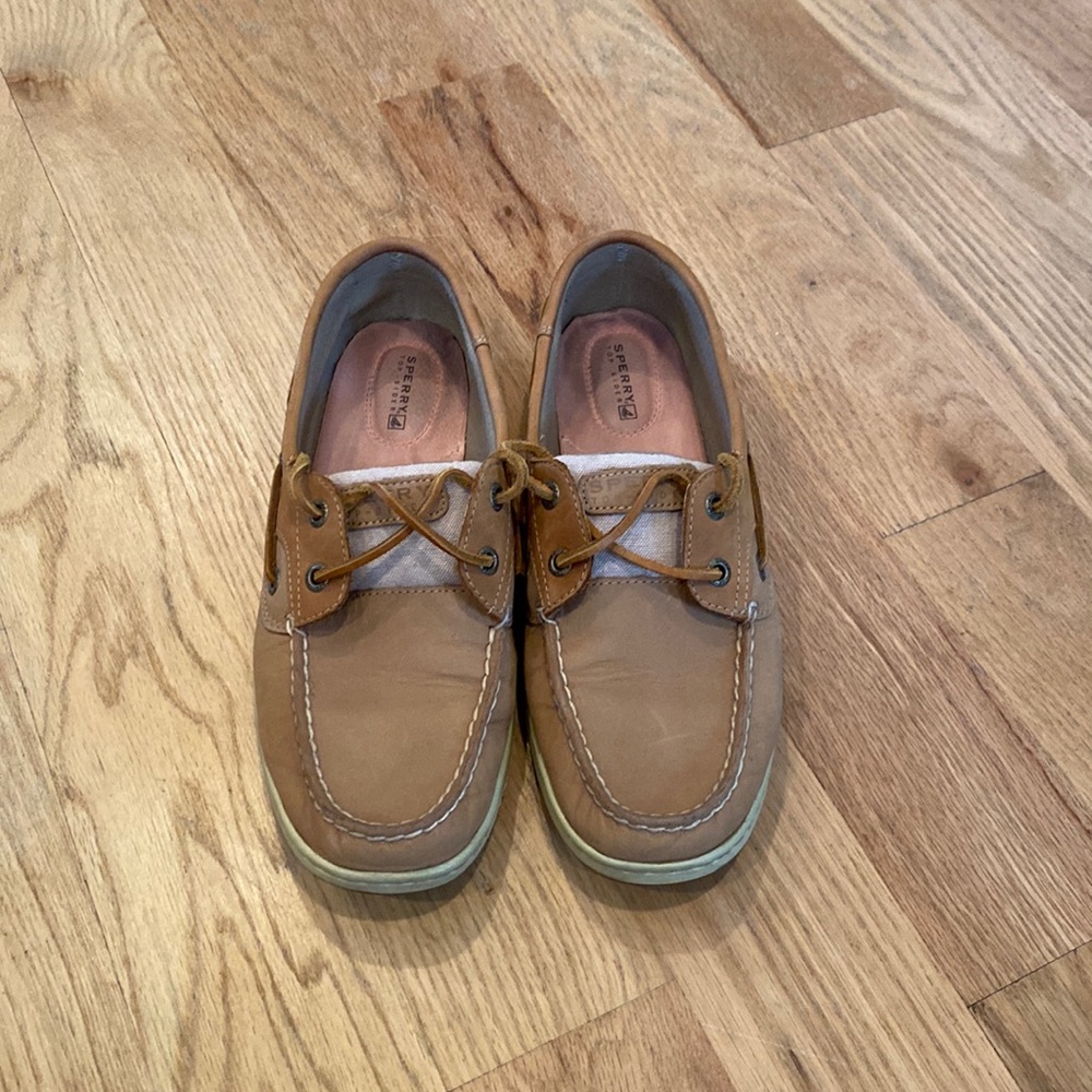 Sperry size 9